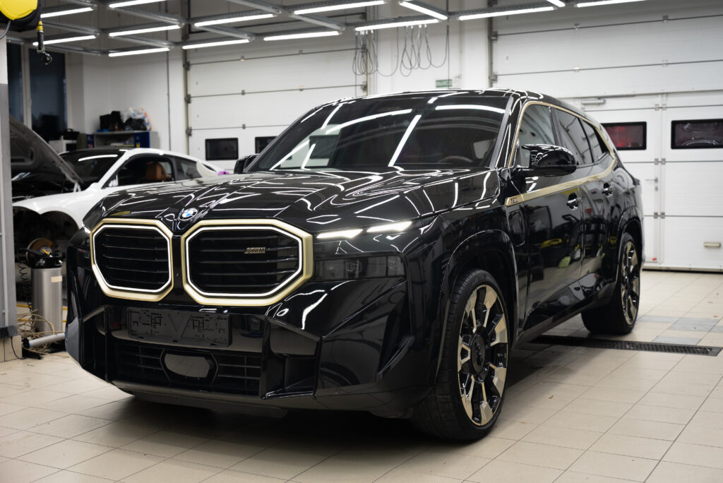 Оклейка BMW XM в Минске