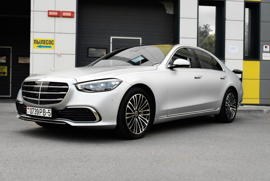 Оклейка Mercedes Benz W223 в матовую пленку